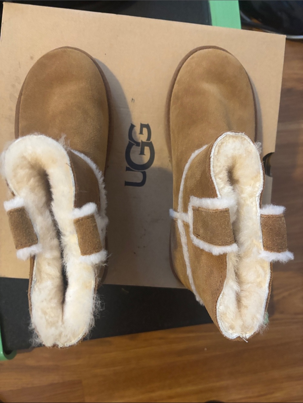 UGG ladies size 8 Suede Sheepskin Boots - Chestnut Brown with Cream Lining
